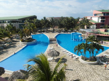 Бассейн отеля "Mercury Playa de Oro" (Варадеро, Куба)